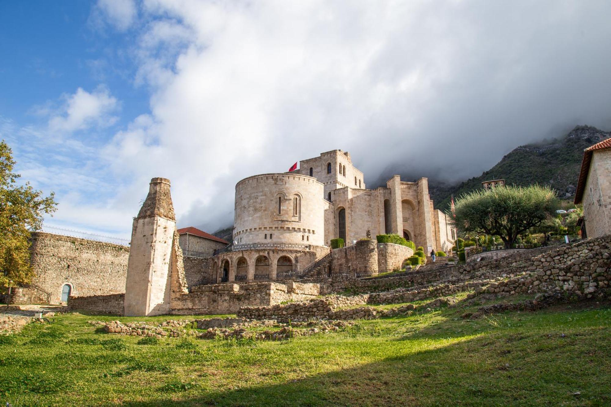 Kruja Albergo Diffuso , Inside Kruja Castle Luaran gambar