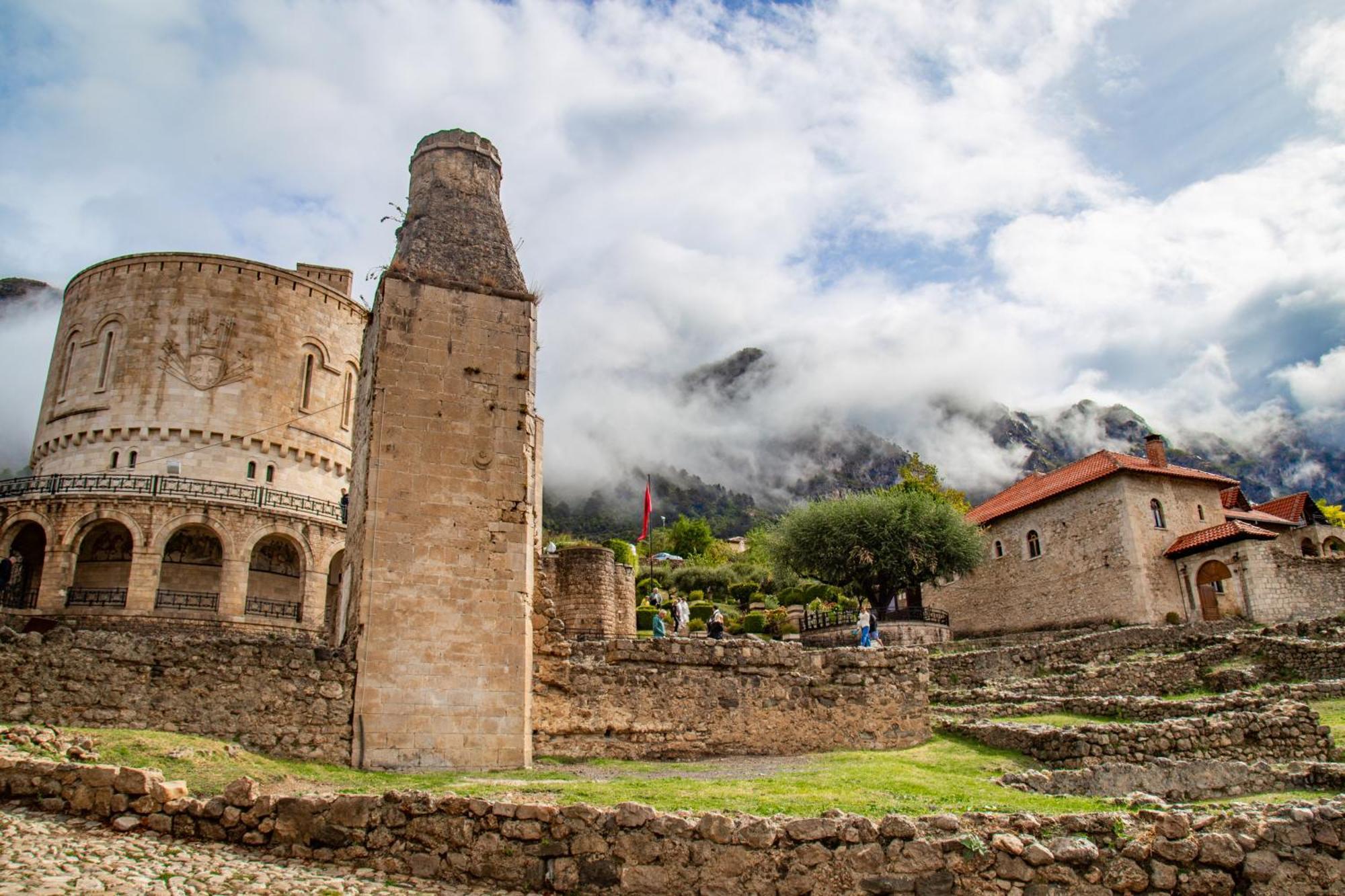 Kruja Albergo Diffuso , Inside Kruja Castle Luaran gambar