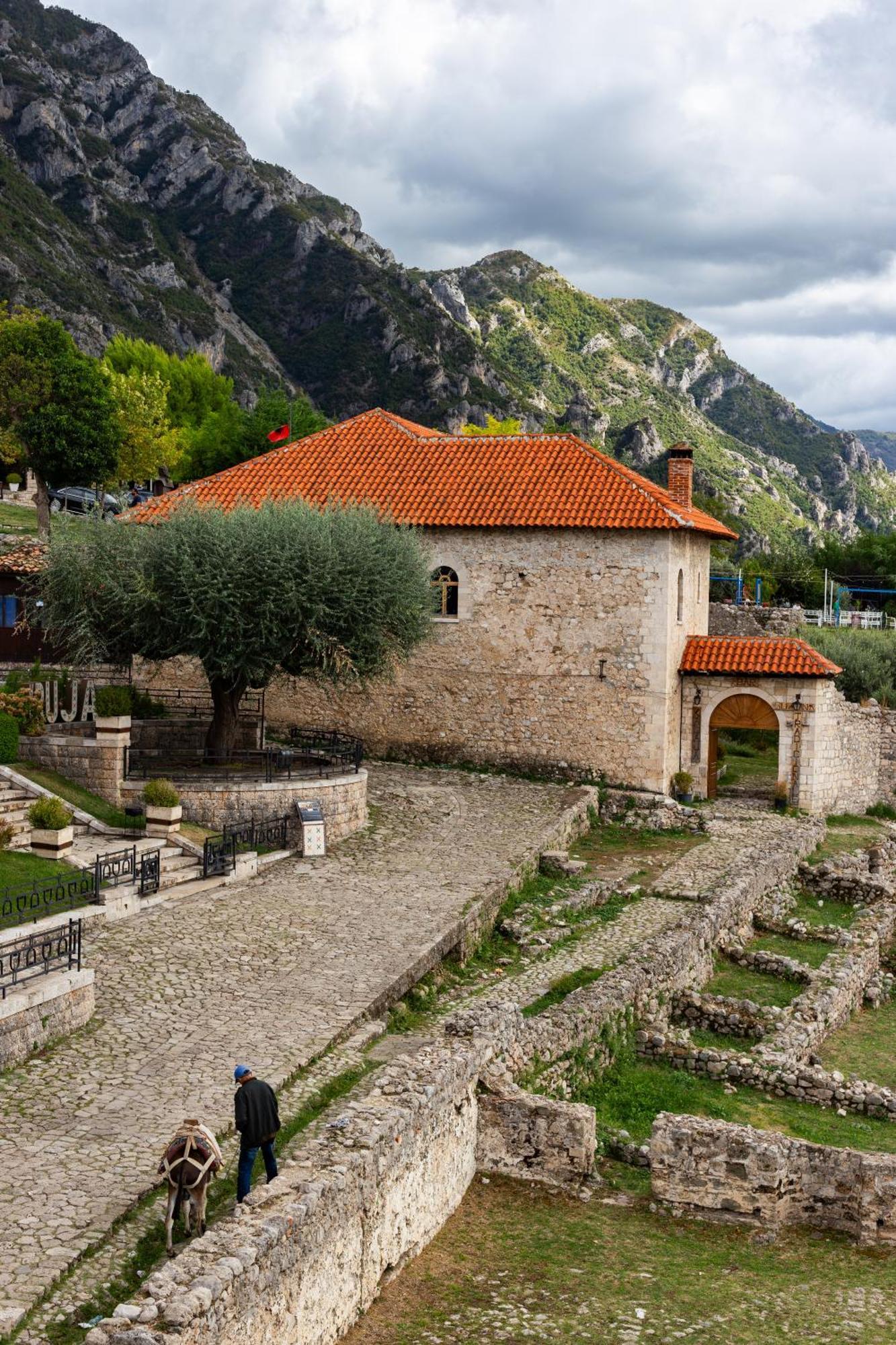 Kruja Albergo Diffuso , Inside Kruja Castle Luaran gambar